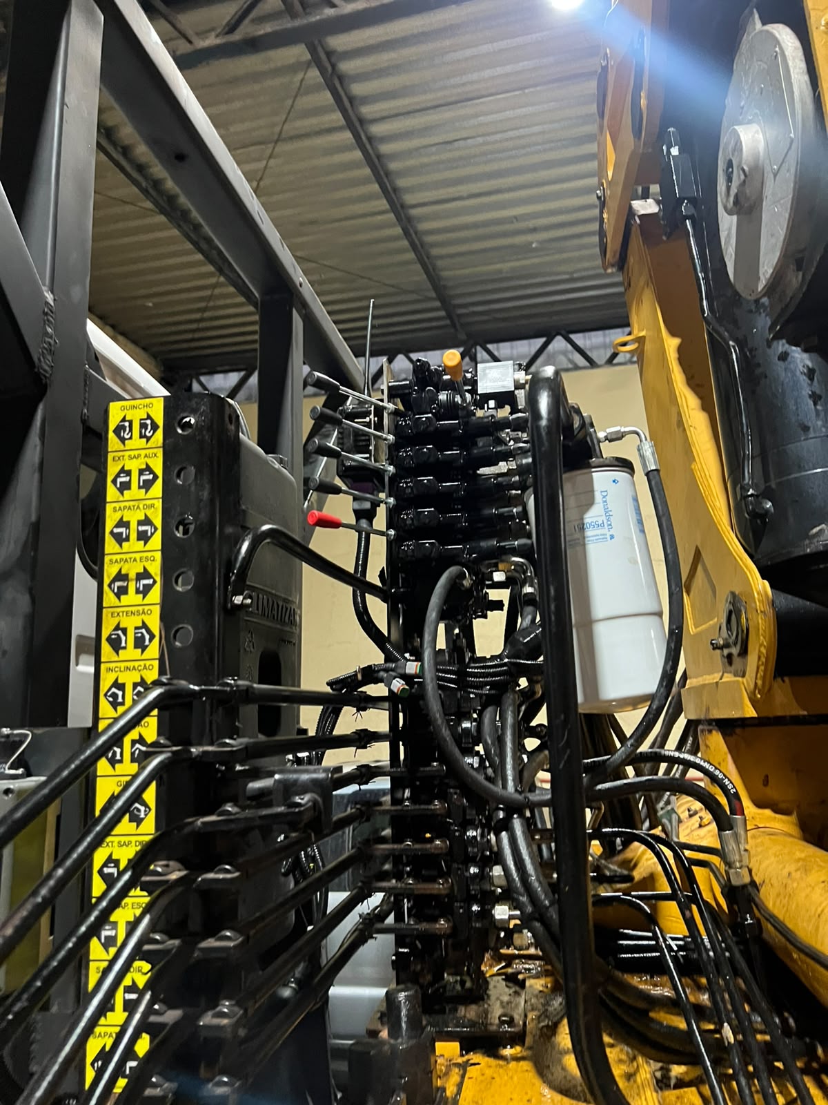 Montagem hidráulica em equipamento Munck